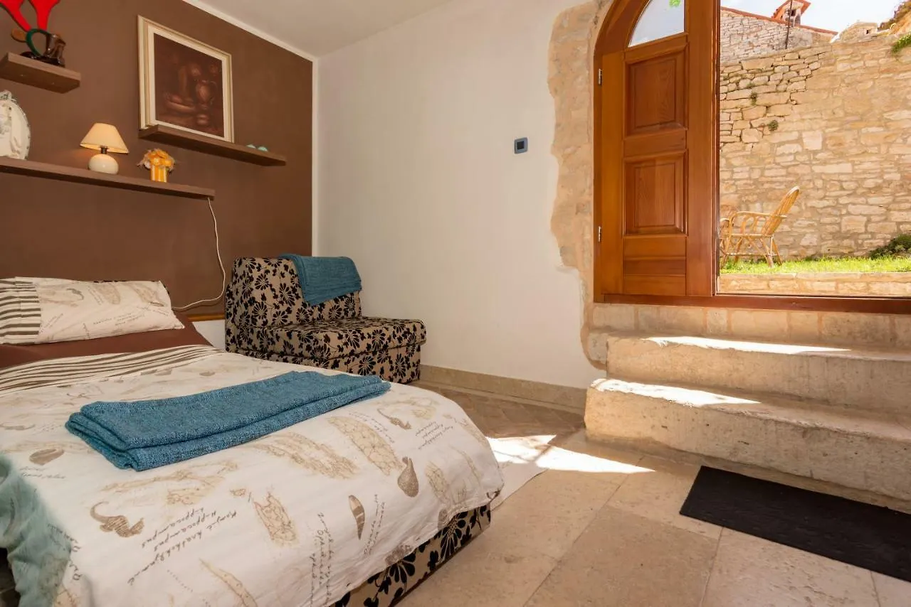 Apartment Enna Svetvinčenat Hırvatistan